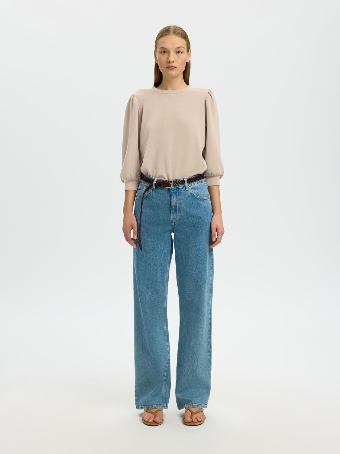 model_shot-front_full